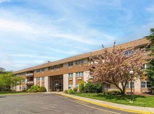 1111 River Rd APT E20, Edgewater, NJ 07020