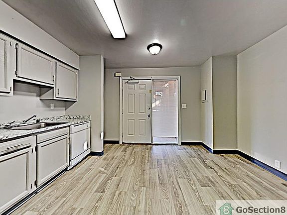5th image of 5801 Russett Pl #200