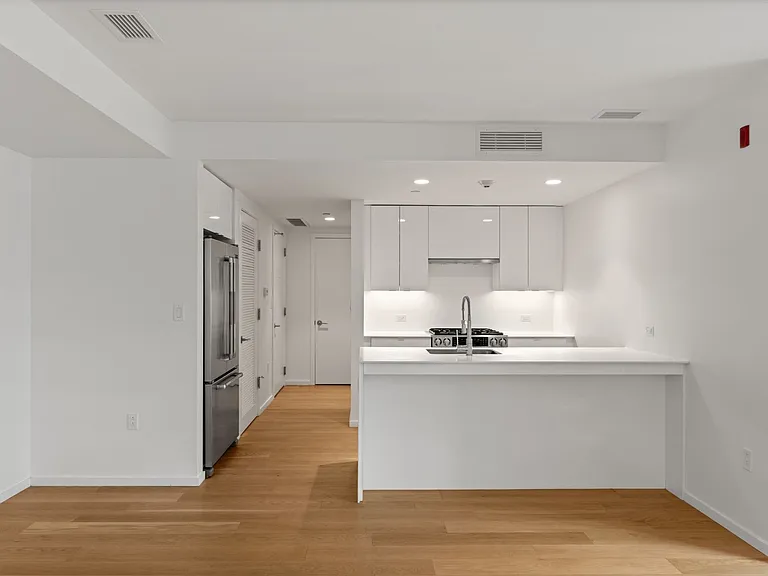 50-504 W Broadway #499 — Photo 23