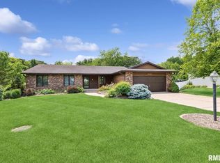 5495 White Post Rd, Bettendorf, IA 52722