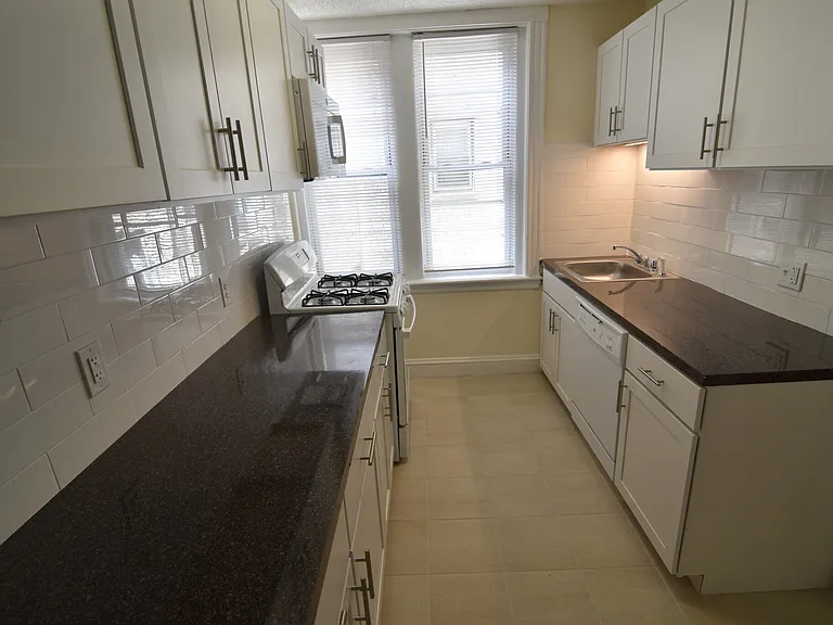 5 Barrows St #4 — Photo 2