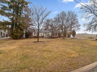 26204 Doxtator St, Dearborn Heights, MI 48127