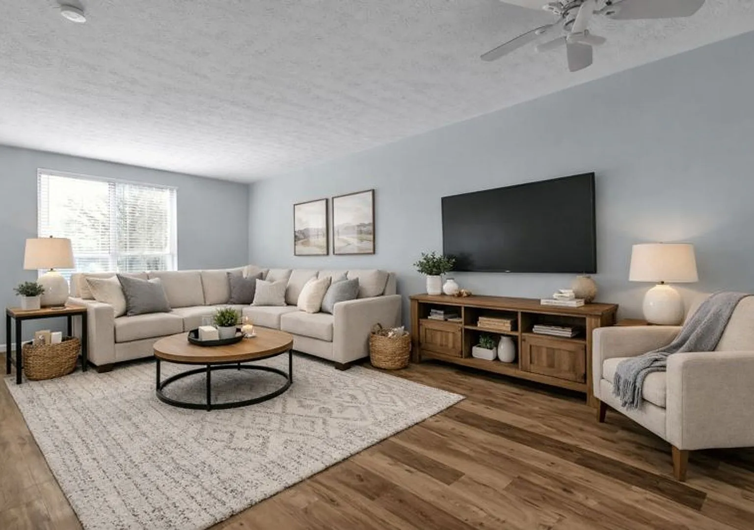 2 Bedroom Apartment — Photo 1