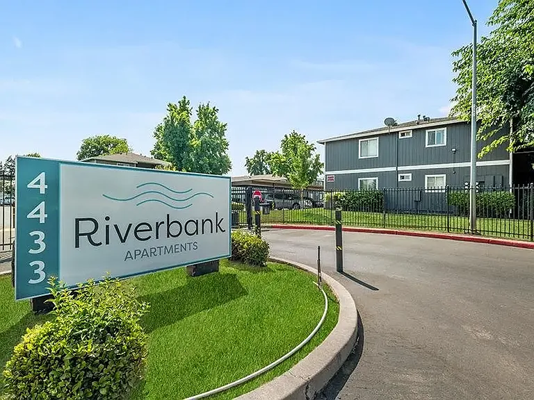 Riverbank Apartments — Photo 24
