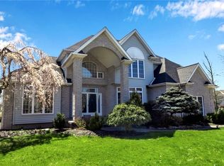 60 Prince Of Wales Ct, Williamsville, NY 14221