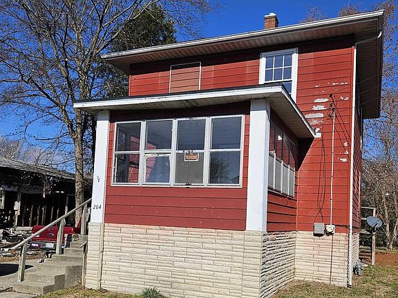 2nd image of 204 E Dayton St