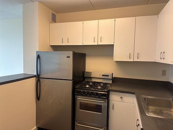 5th image of 1155 Warburton Ave APT 2B