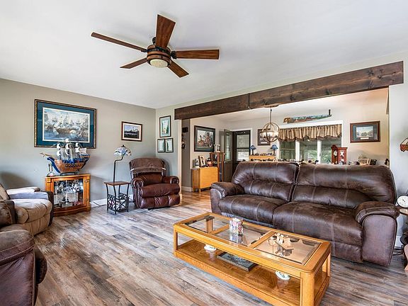 3rd image of 708 Dolphin Dr W