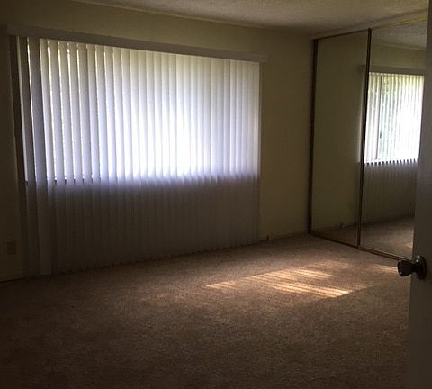 2nd image of 542 Greenbriar Townhouse Way