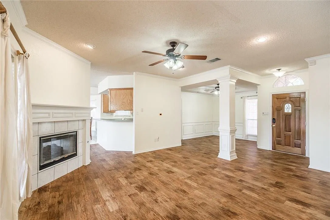 4 bed, 2.5 bath, 2060 sqft, $2,300 — Photo 3