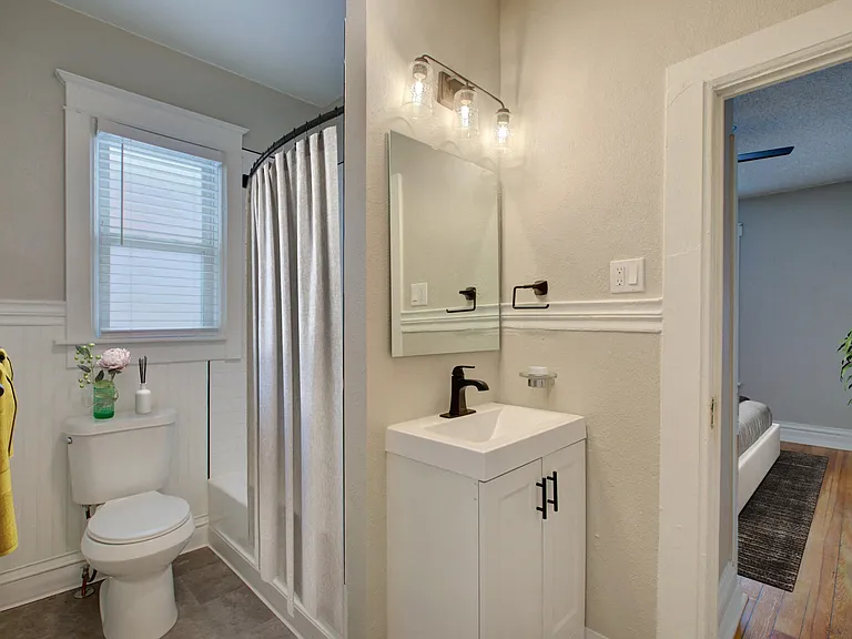 227 N Pearl St — Photo 5