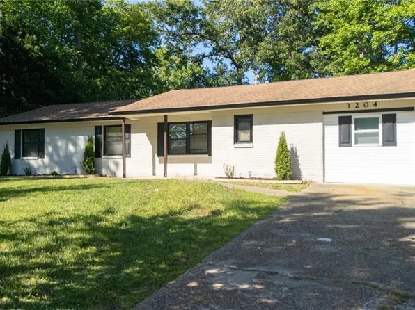 3204 Club House Rd, Virginia Beach, VA 23452