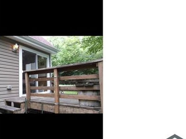 7176 Robinwood Dr, Tobyhanna, PA