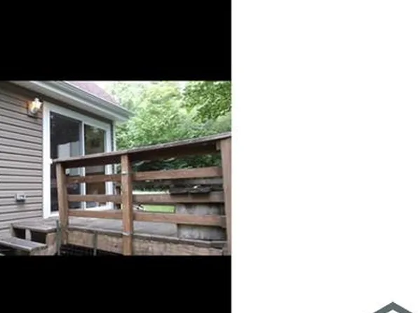 7176 Robinwood Dr, Tobyhanna, PA 18466