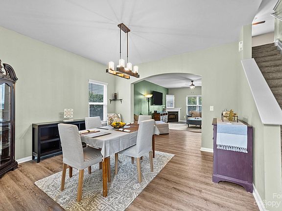 5th image of 5324 Colonial Garden Dr