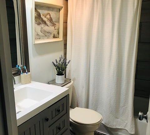 5th image of 6833 N Kedzie Ave APT 212