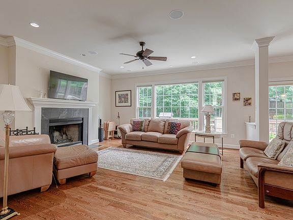 4th image of 5621 Glenwood Dr