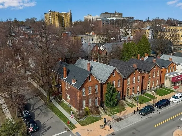 153 Allen St — Photo 2
