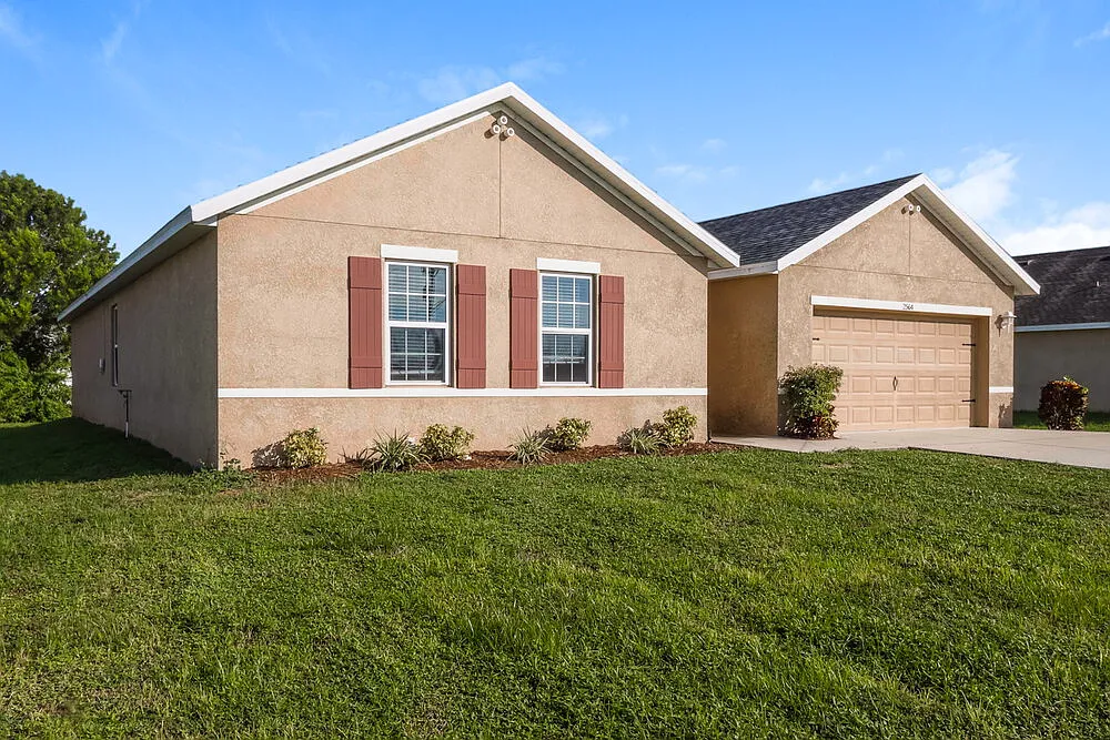 4 bed, 2.0 bath, 2319 sqft, $2,175 — Photo 3