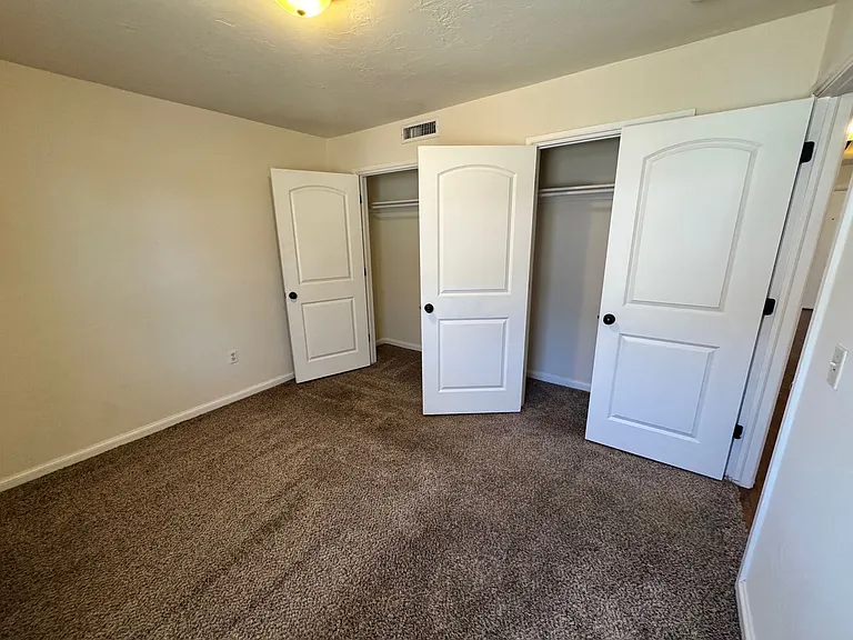 Renaissance Park Apartments — Photo 19