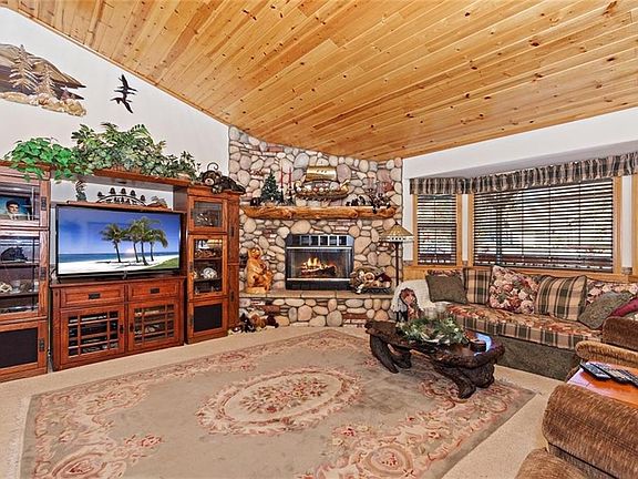 4th image of 880 Waldstrasse Way
