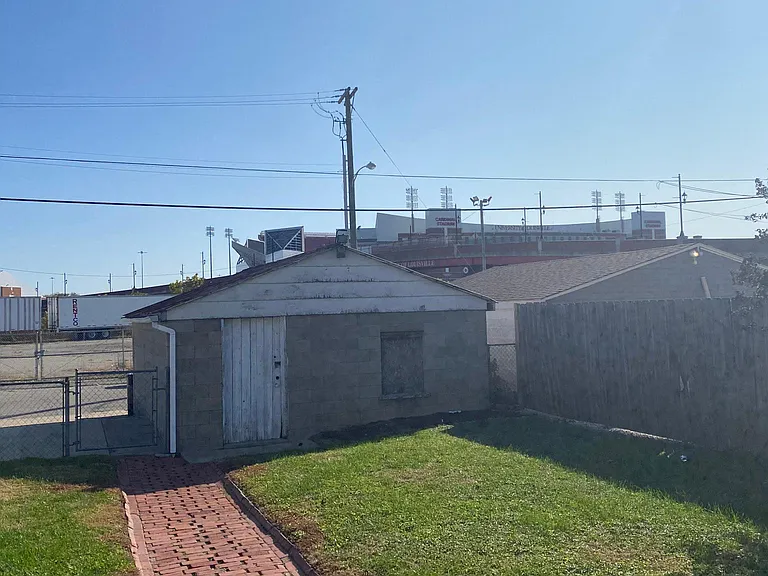 2821 S 3rd St — Photo 18
