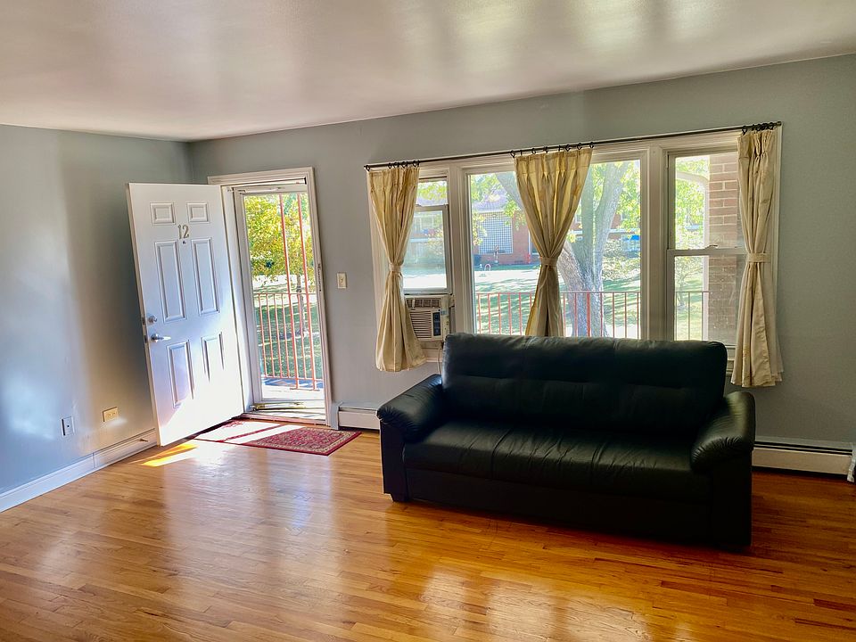 1st image of 1103 Holiday Ln