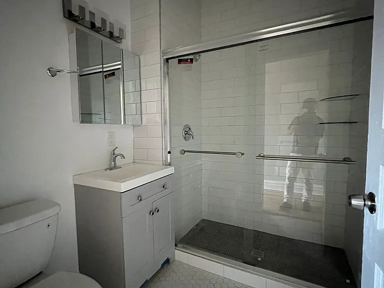 2918 N Clark St #2 — Photo 9