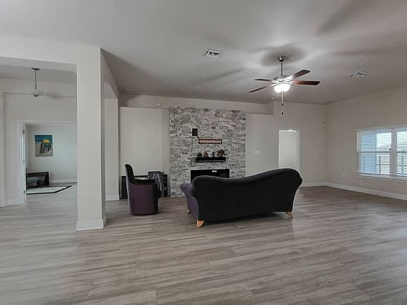 5th image of 1426 NE 5th Pl