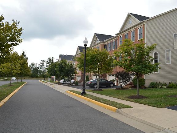 road leading to the house - road ends minimal to no traffic