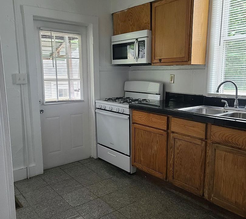 1st image of 911 W Church St #4