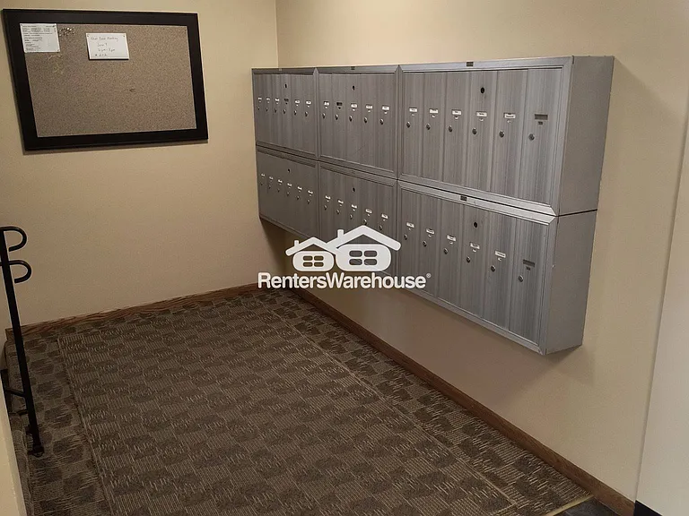 1901 Emerson Ave S #102 — Photo 29