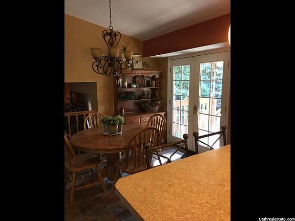 4th image of 502 E Meadow Hill Dr