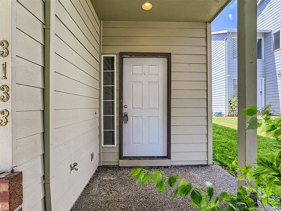 4th image of 3133 NE 13th Pl