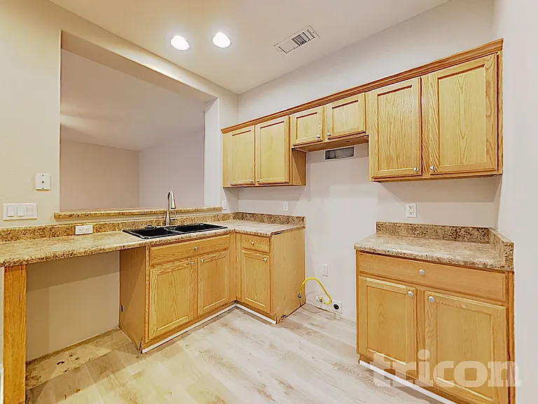 13732 W Mauna Loa Ln — Photo 7