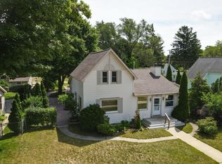 611 Pine St, Elk Rapids, MI 49629