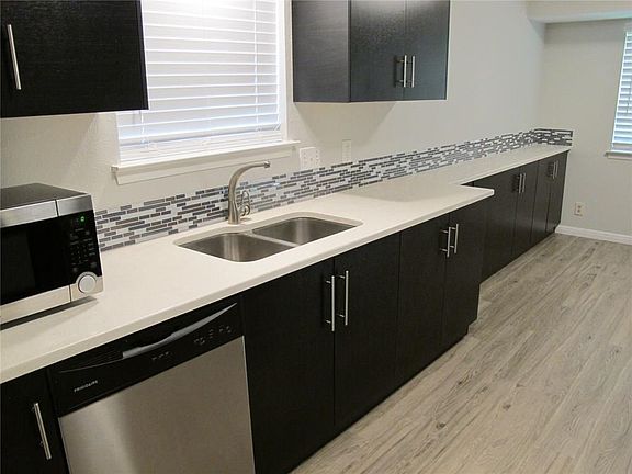 5th image of 10200 Woodland Village Dr