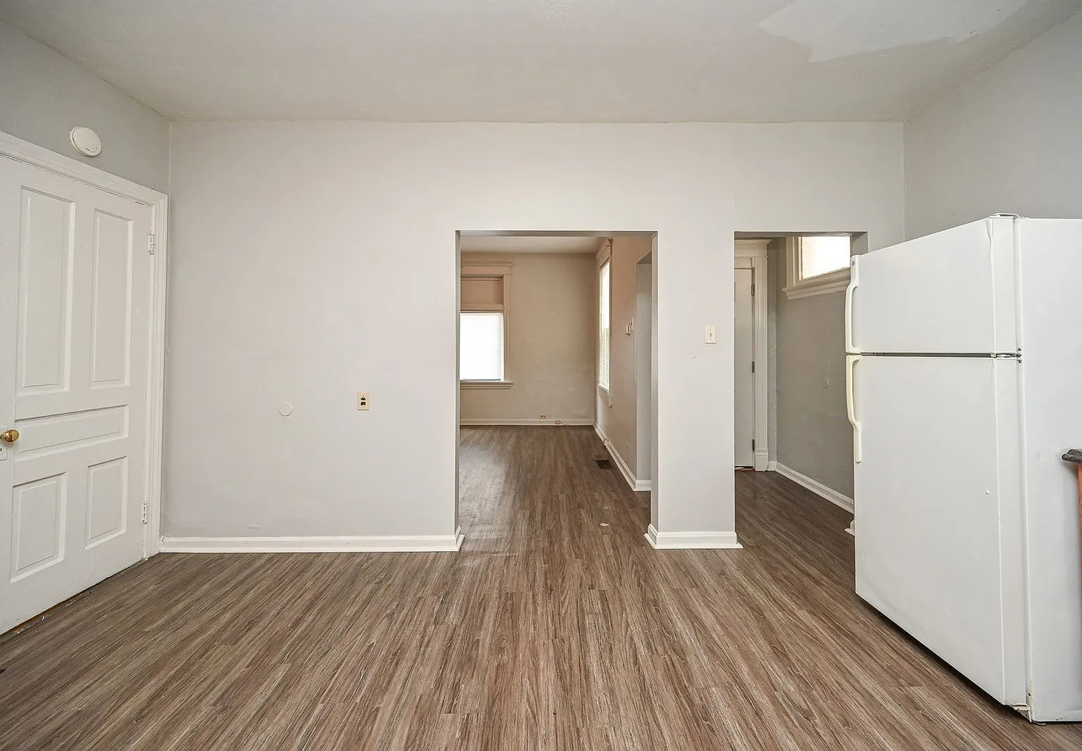 3 bed, 1.0 bath, 1416 sqft, $2,199 — Photo 3