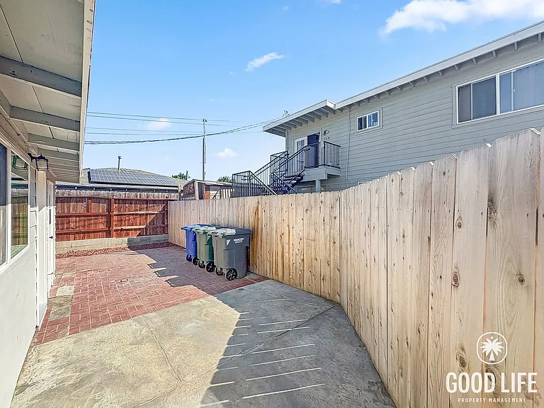 N Citrus Ave — Photo 10