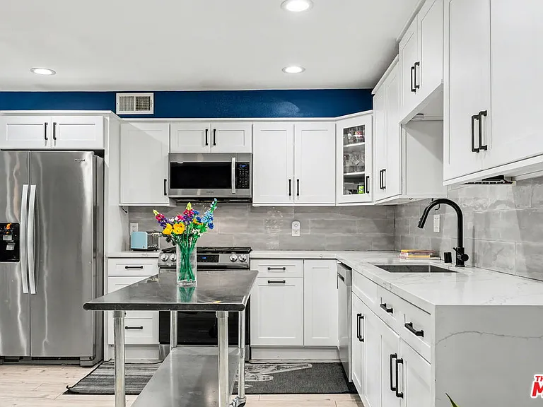 2700 Cahuenga Blvd #1203 — Photo 16