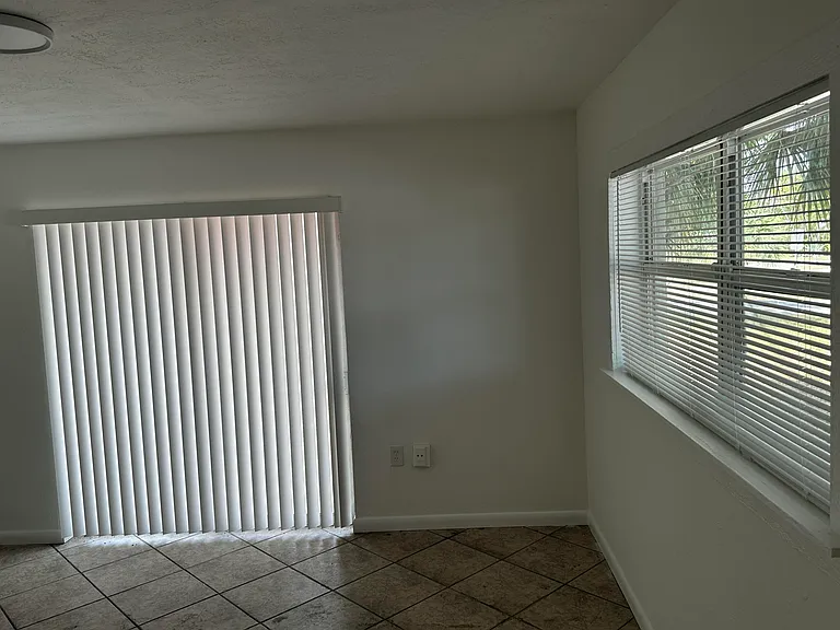 115 Maple Ave — Photo 7