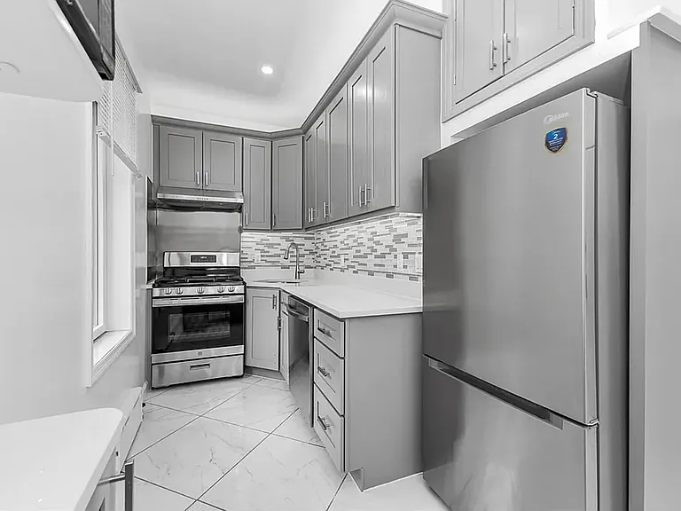 318 E 62nd St #3F — Photo 4