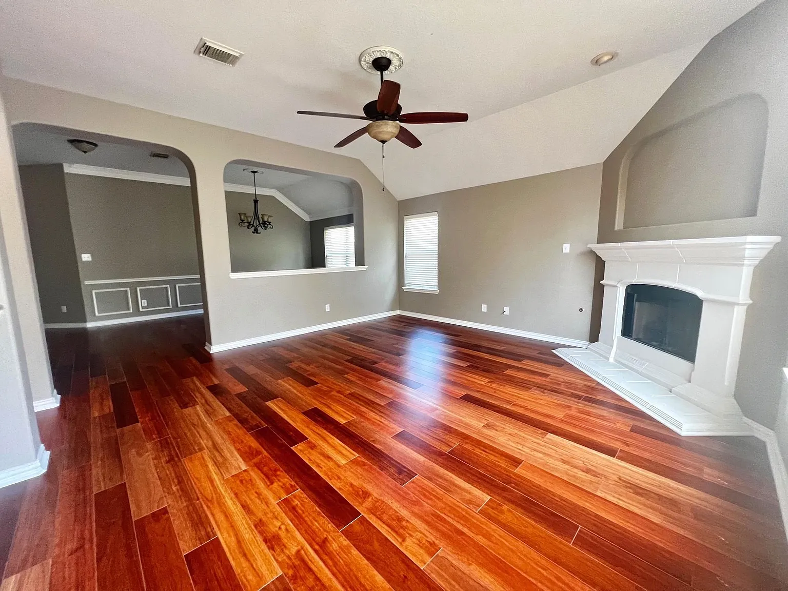 3 bed, 2.0 bath, 1908 sqft, $2,325 — Photo 3