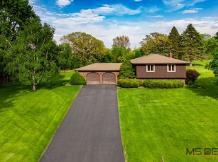 4S129 Hazelcrest Dr, Sugar Grove, IL 60554