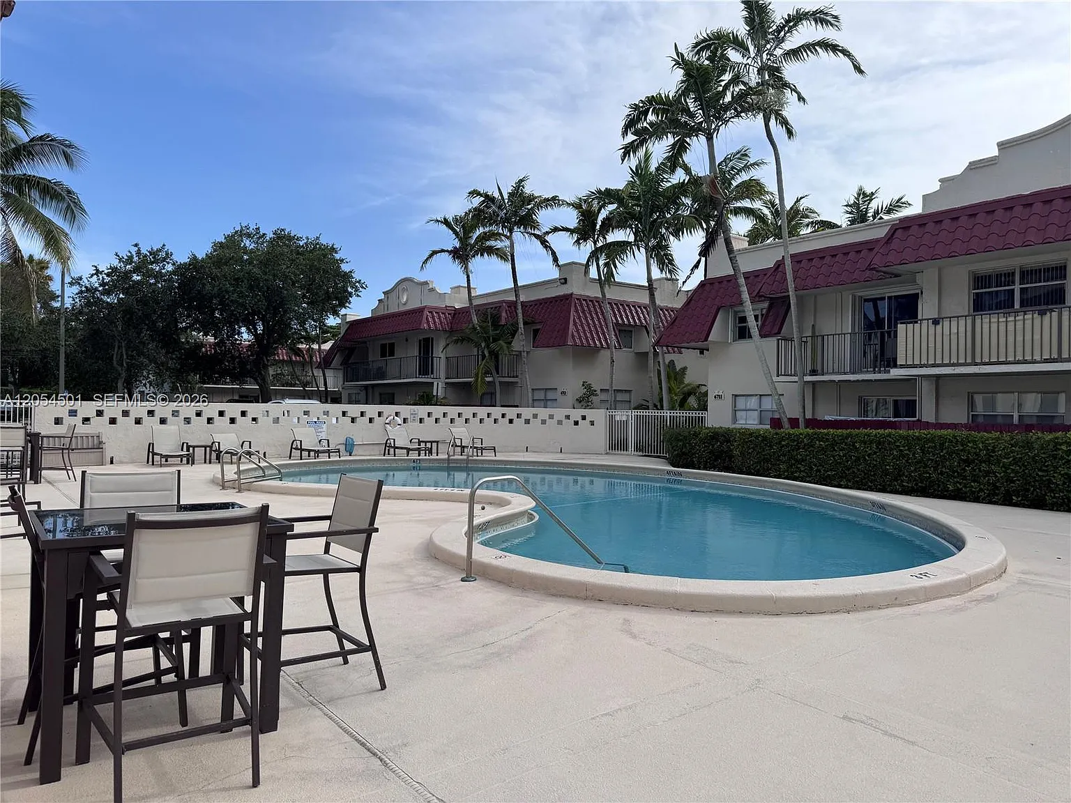 Villas Of Pinecrest Condo — Photo 3