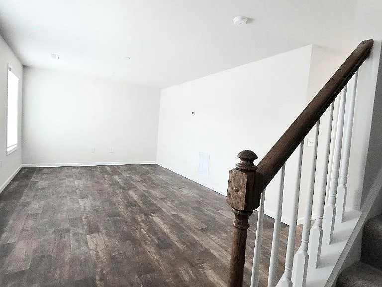 2 Skip Ln — Photo 25