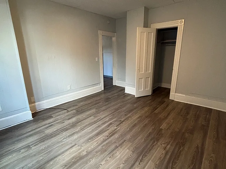 571-573 Howe Ave #573-1 — Photo 9