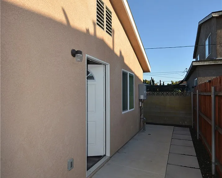 18328 Devlin Ave — Photo 20