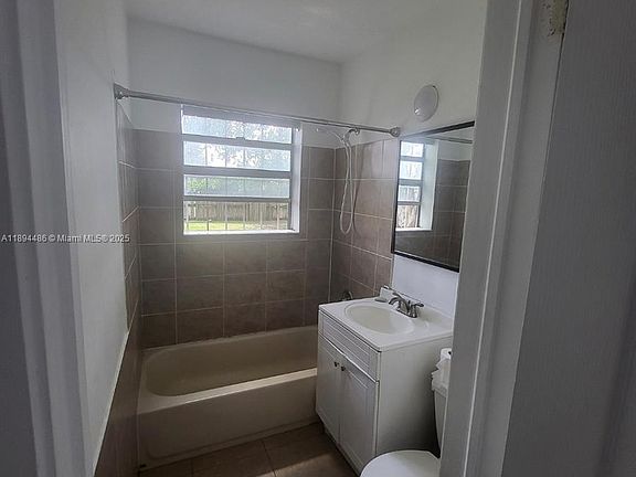 4th image of 1402 NW 13th Ct