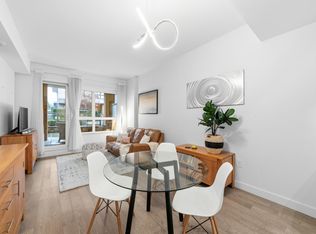 3220 Connaught Cres #201, North Vancouver, BC V7R0A5